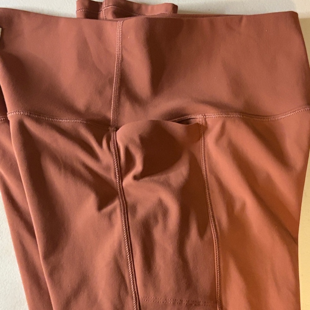 Vuori Women's Studio Pocket Leggings | EUC | Sz M - Picture 6 of 7